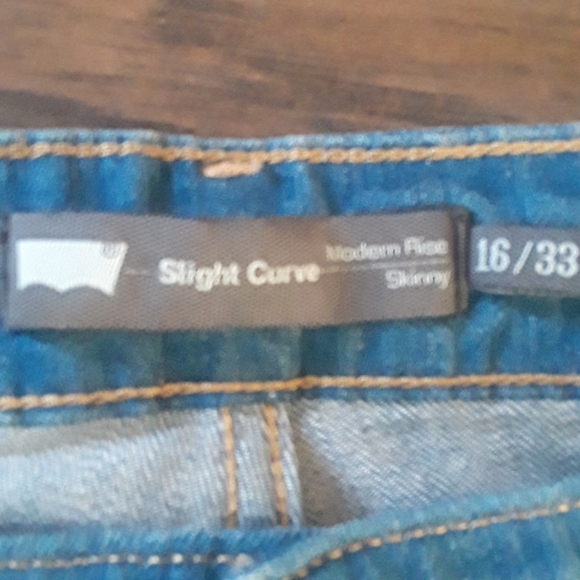 Slight Curve Levi's Curve ID 33x32 Moden Skinny - Picture 10 of 12